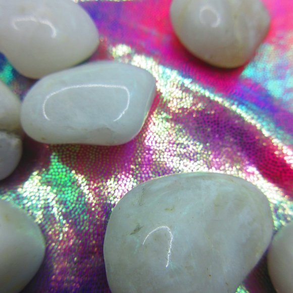 Snow Quartz Tumbled 3 Ounce Grid Set - Picture 4 of 5